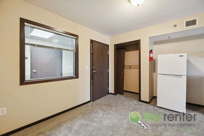 Foto del edificio - 1411 S Douglas Ave