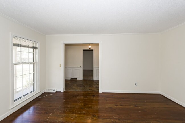 Building Photo - 5 Bedroom 3 Bath Home in Parkshore - Charl...