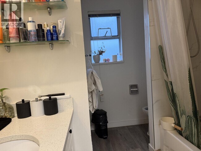 Building Photo - 7040 Williams Rd