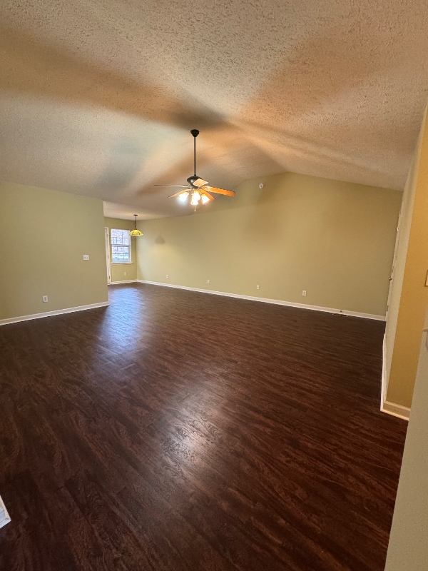 Foto del edificio - 255 Fox Creek Ct