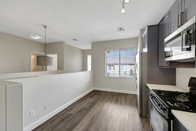 Building Photo - Gorgeous 2 bedroom condo in Summerlin