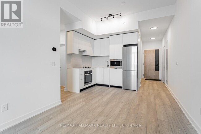 Photo du bâtiment - 1007 The Queensway