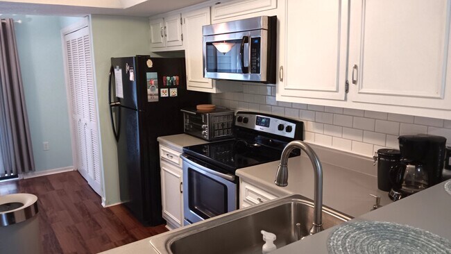 Foto del edificio - Furnished Winter Rental in NMB Includes Ut...