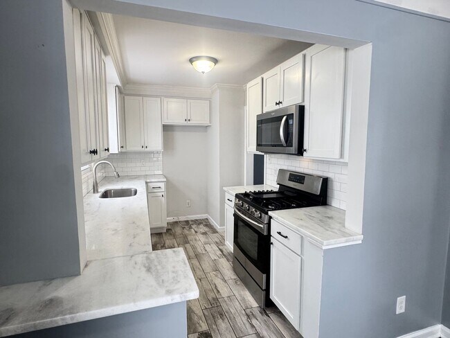 Foto del edificio - Updated Berkley Bungalow!