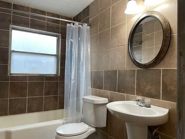 Foto del edificio - 537 Studewood St