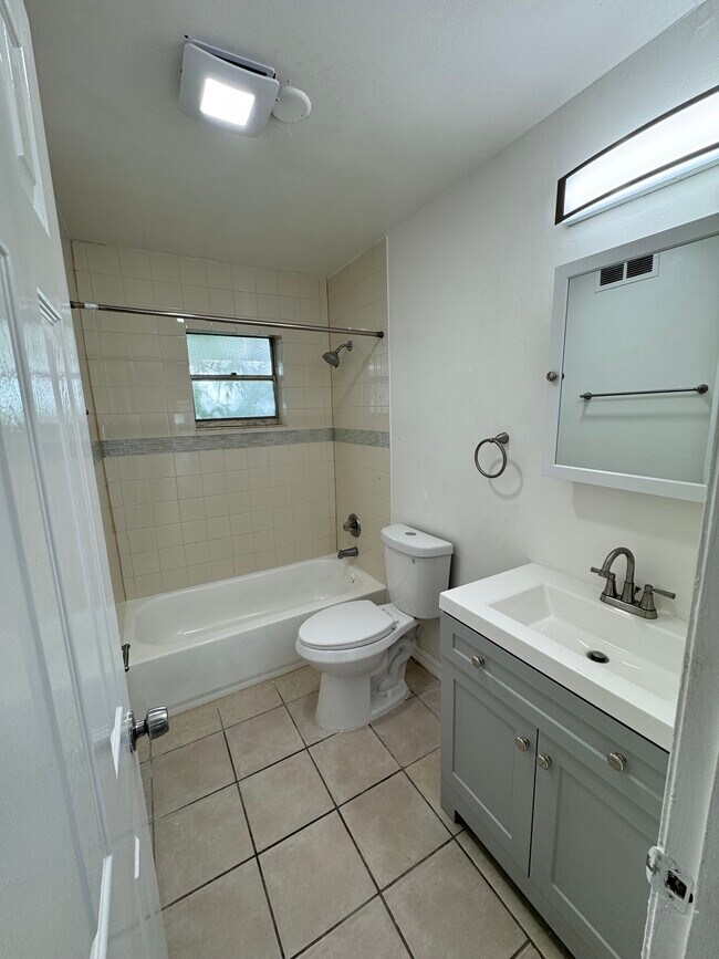 Foto del edificio - 4757 Myrtle Dr