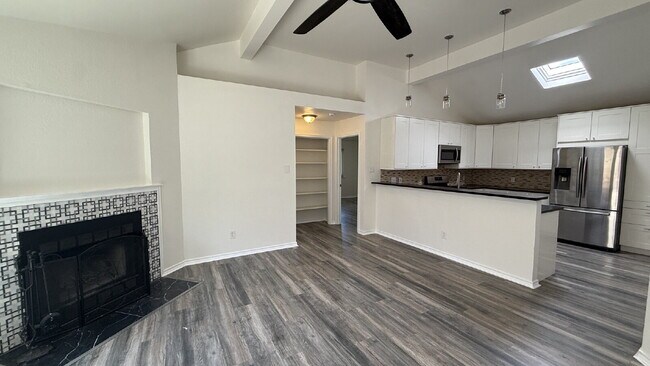 Foto del edificio - Updated 4-Bedroom 2 Bathroom Austin Home with Beautiful Backyard