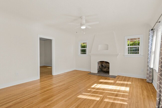 Foto del edificio - Elevated Golden Hill 2BR with Southwesterly Views with A/C & Detached Garage