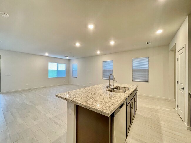 Foto del edificio - MOUNTAIN VIEWS, Gently lived in 4 bedroom 2.5 Bathrooms with Loft, home is a Must See!