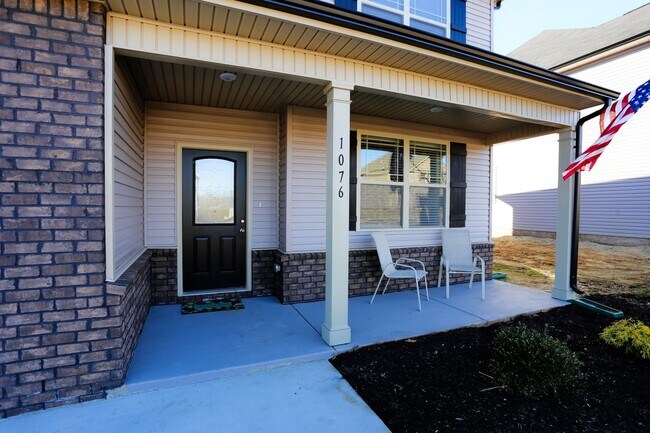 Foto del edificio - 1076 Black Oak Cir