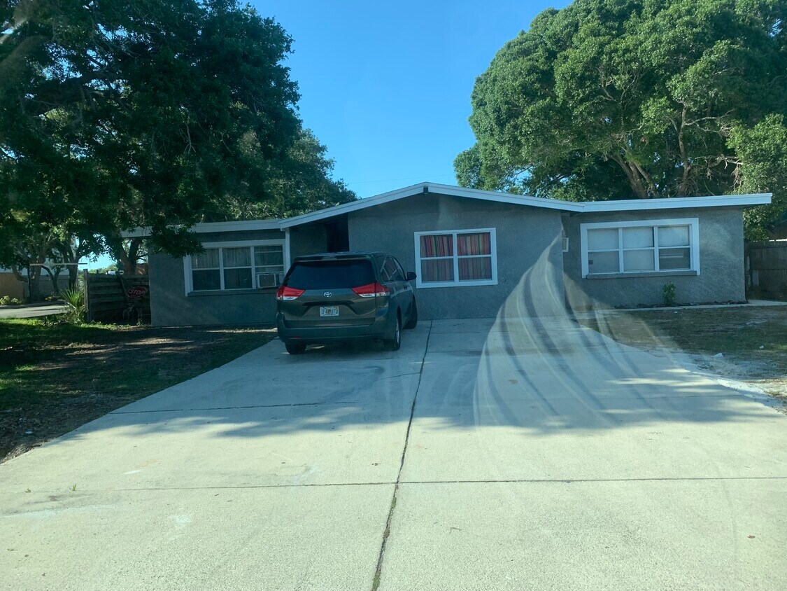 2035 Jo An Dr, Sarasota, FL 34231 Townhome Rentals in Sarasota FL