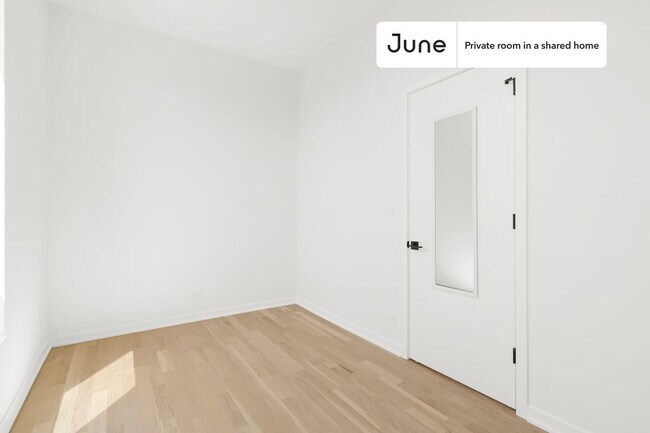 Foto del edificio - Private bedroom in 4 bed/3 bath Home
