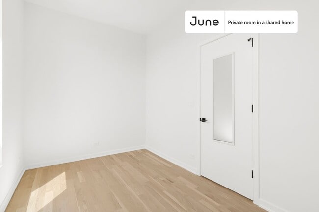 Building Photo - Private bedroom in 4 bed/3 bath Home