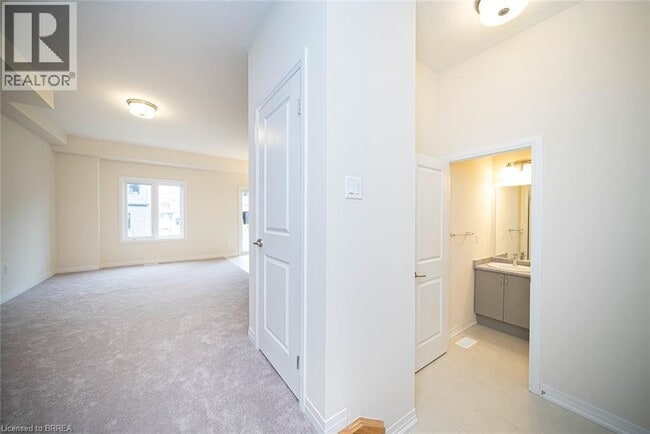 Building Photo - 31 Wakeling Dr