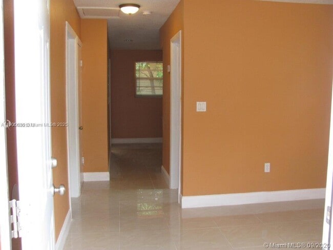 Foto del edificio - 311 NE 57th St