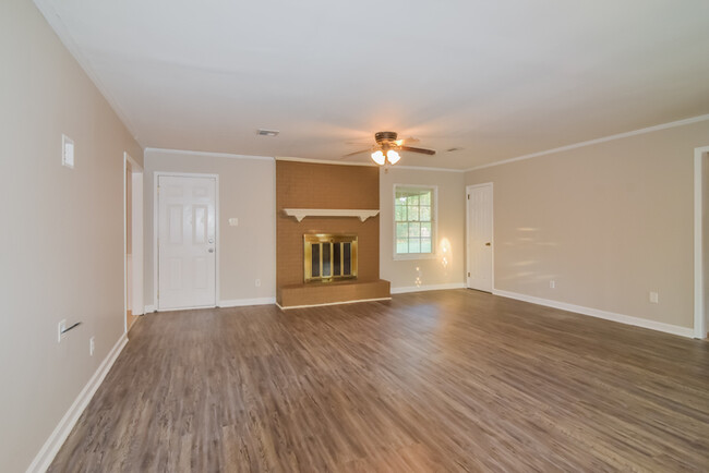 Foto del edificio - 4 Bedroom Home in Montgomery, AL