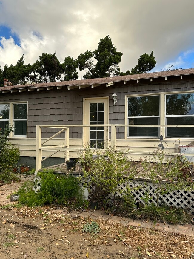 Building Photo - 6634 Gaviota Ave