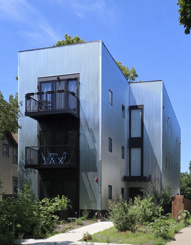 Building Photo - 2716 Grand Ave S