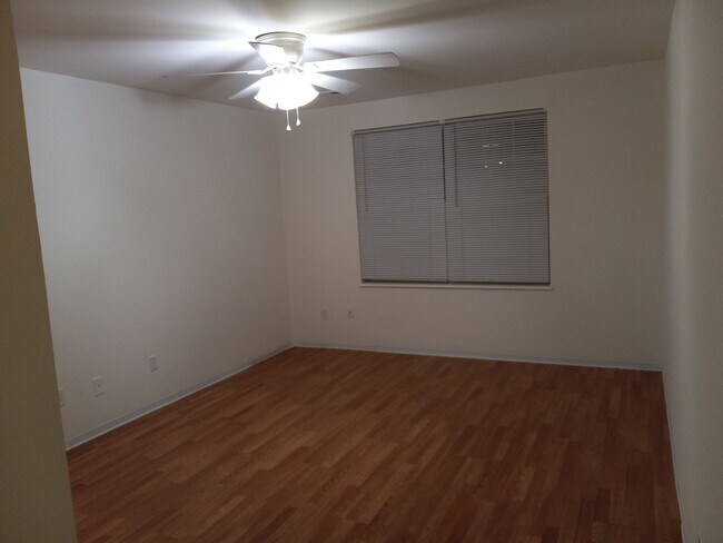 Livingroom - 740 Cunningham Ave