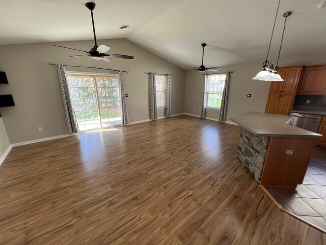 Foto del edificio - 85 Somerset Dr