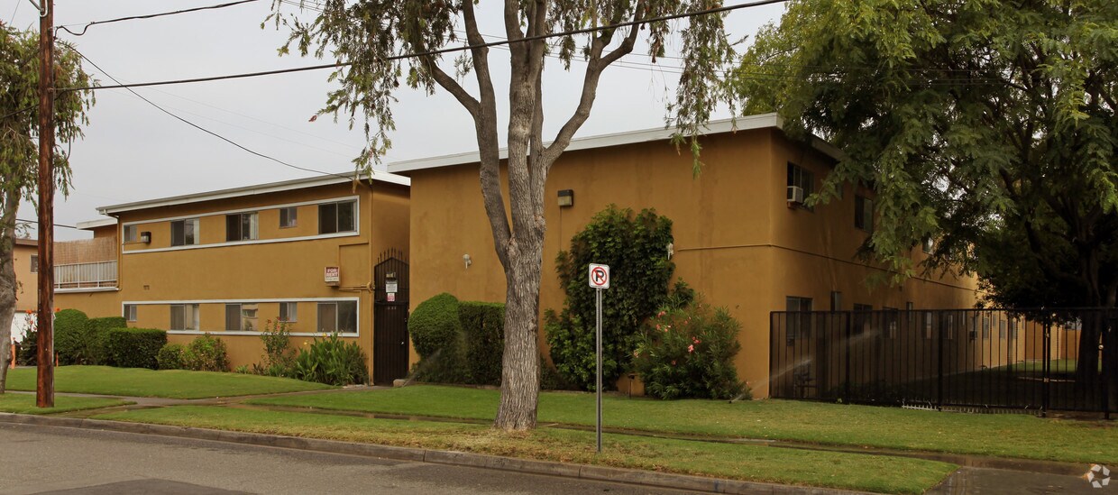 Primary Photo - 315 E Pearson Ave