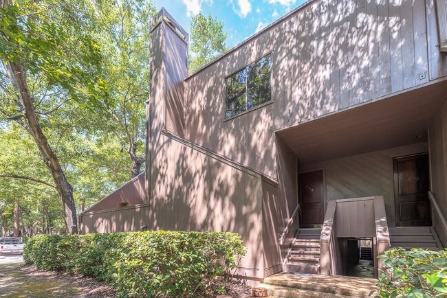 Building Photo - 268 Litchfield Ln