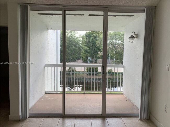 Foto del edificio - 4739 NW 97th Ct