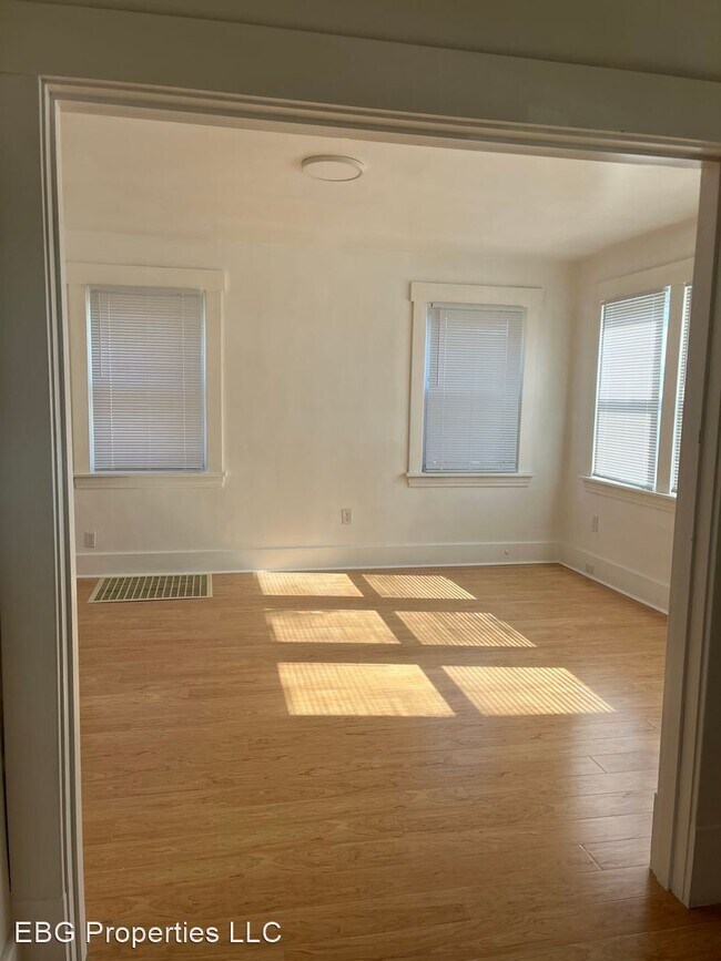 Foto del edificio - 3 br, 1 bath House - 930 Yetta Ave