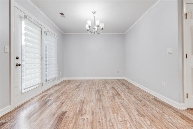 Foto del edificio - 113 Village Trail Dr