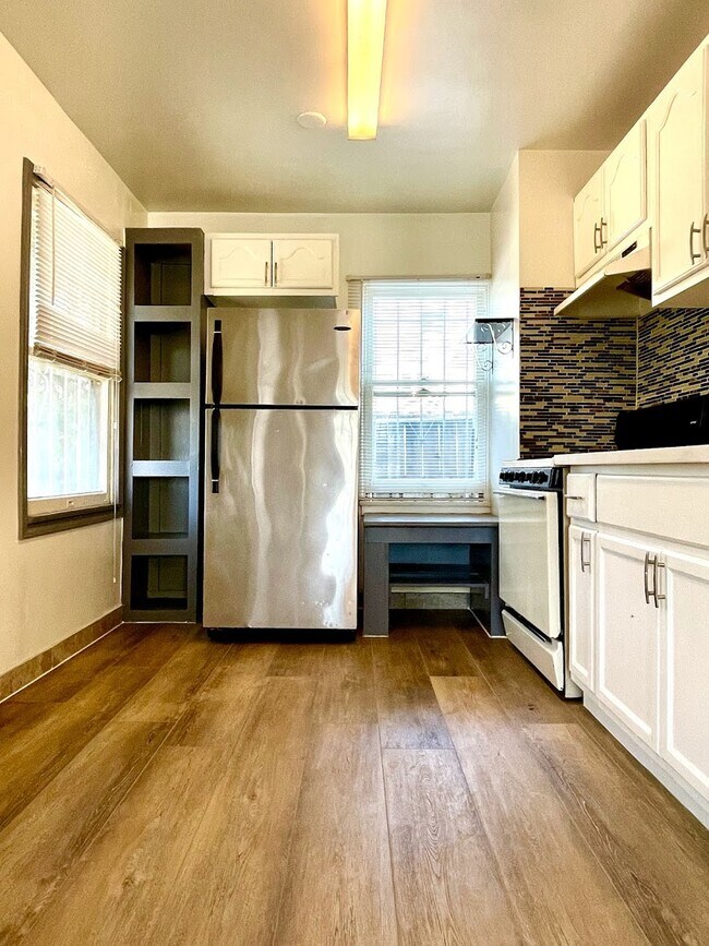 Foto del edificio - 1339-1345 S. Sycamore Avenue