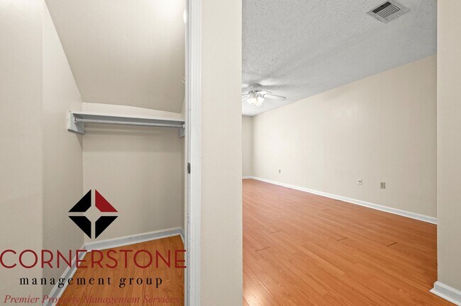 Foto del edificio - 2 Bed, 1.5 Bath located off of Brightside ...