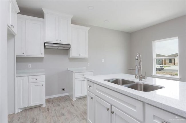 Building Photo - 2423 N Vly Cir