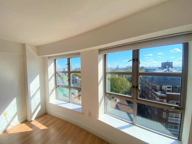 Foto del edificio - 931 Massachusetts Ave