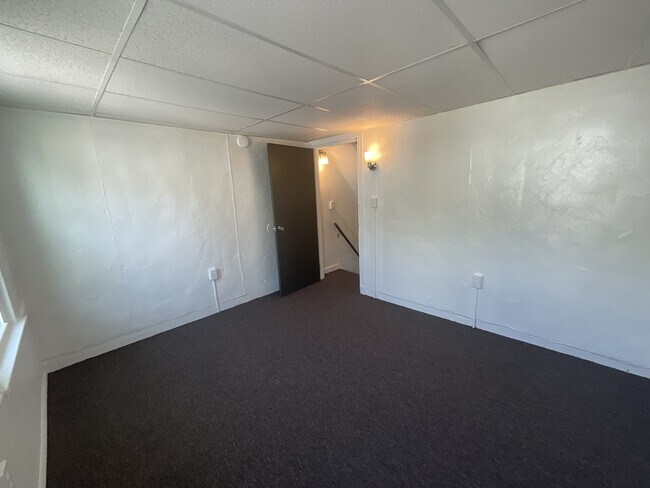 Building Photo - 219 N Pine St