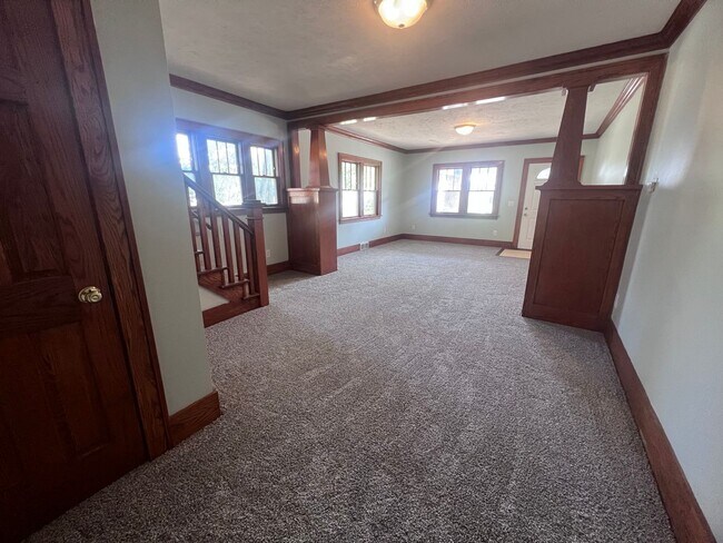 Foto del edificio - Three Bedroom Duplex Near Garfield Park!