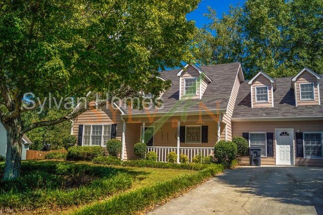 Building Photo - 2340 Huntington Dr