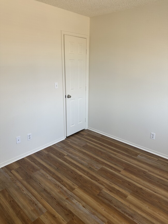 Building Photo - 8140 Spur Ct