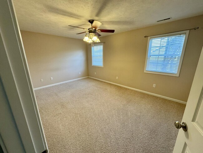 Building Photo - 307 Olivia Dr