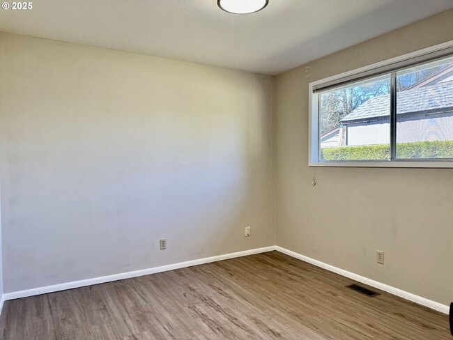 Building Photo - Charming 3-Bedroom Home in Tranquil Ridgev...