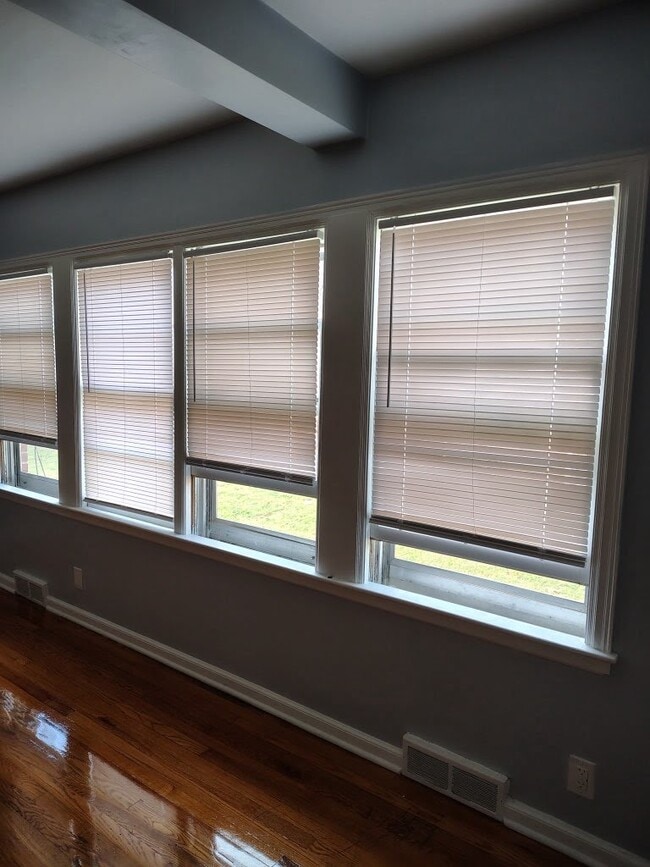 Building Photo - 1709 B St