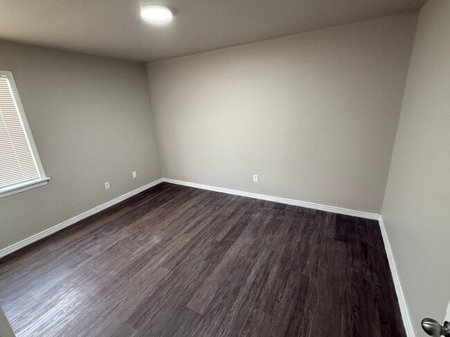 Building Photo - 421135