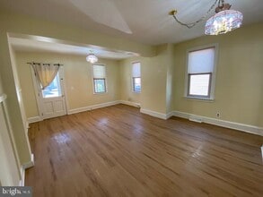 Building Photo - 19 E Millbrooke Ave