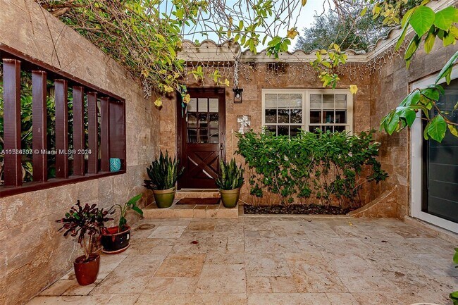 Foto del edificio - 800 SE 11th Ct
