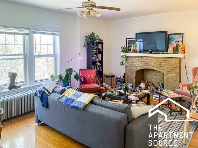 Photo - 1825 W Foster Ave (Chicago, IL) Apartment