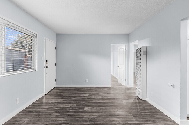 Interior Photo - 925 E 19th St