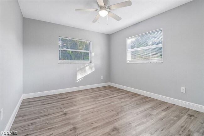 Foto del edificio - 4312 S Bay Cir