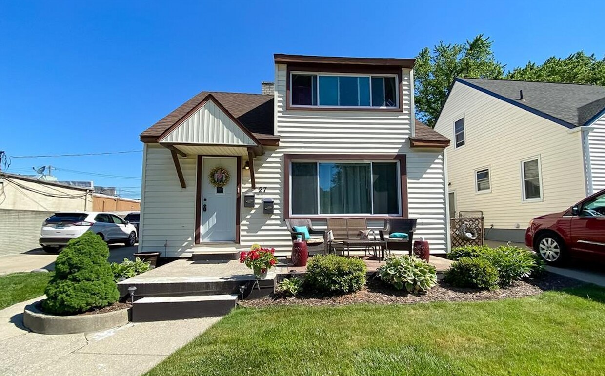 27 Bauman Ave Unit Lower, Clawson, MI 48017 Condo for Rent in Clawson
