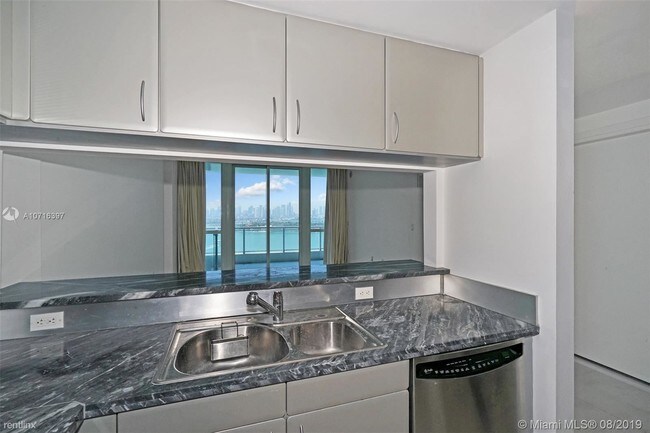 Building Photo - 1 br, 1 bath  - The Bentley Bay