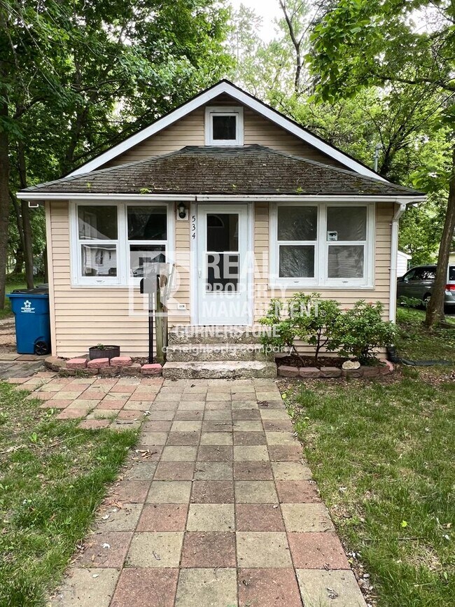 Foto del edificio - Charming 2-Bedroom Home with Spacious Yard