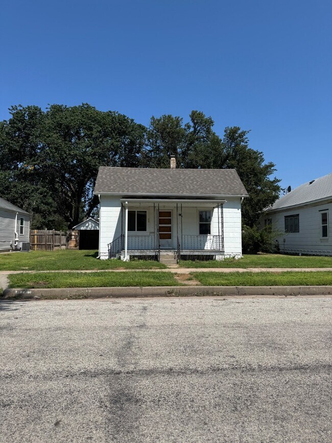 Building Photo - 614 E 9th Ave